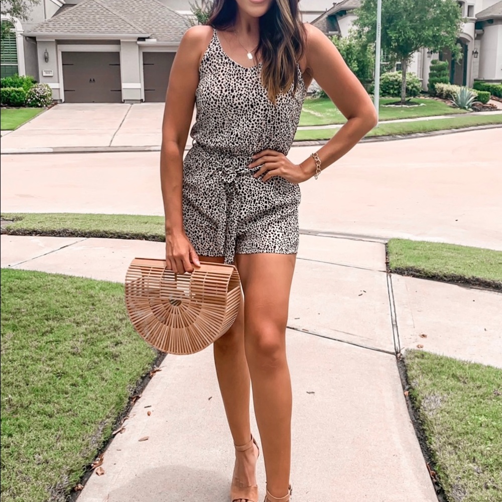 Beautiful like new Romper!